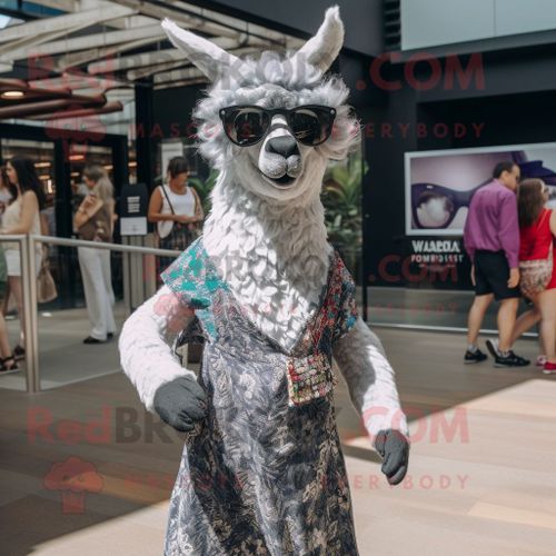Mascotte Redbrokoly De Personnage De Lama Argenté Habillé D'une Robe Longue Et De Lunettes De Soleil