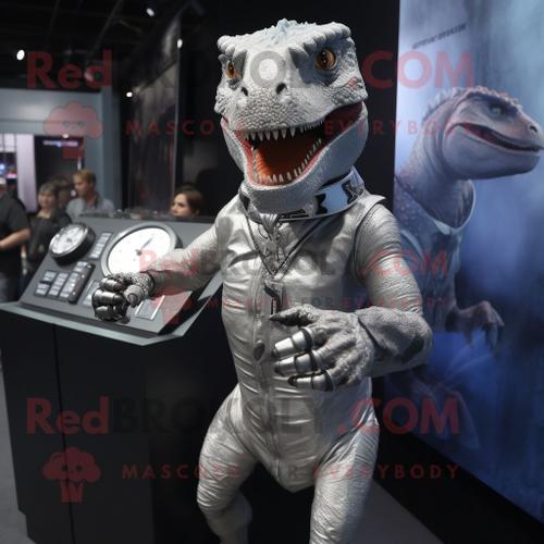 Mascotte Redbrokoly De Personnage De T Rex Argenté Habillé D'une Barboteuse Et De Montres Bracelet