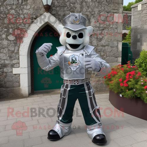 Personnage De Costume De Mascotte Redbrokoly Silver Irish Castle Habillé D'une Veste De Moto Et De Boucles D'oreilles