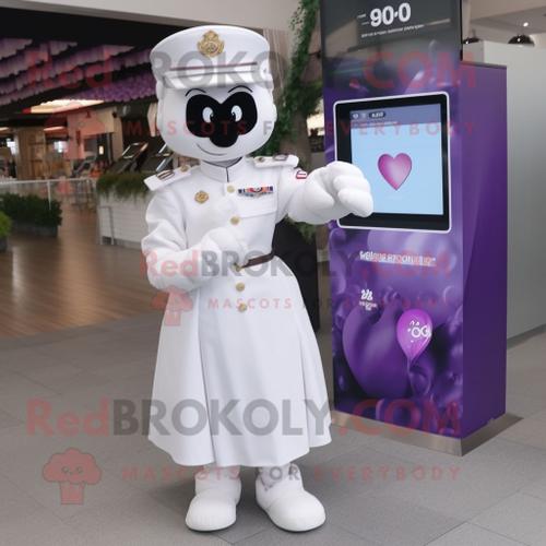 Personnage De Costume De Mascotte Redbrokoly Purple Heart Habillé D'une Robe De Mariée Et De Montres Numériques