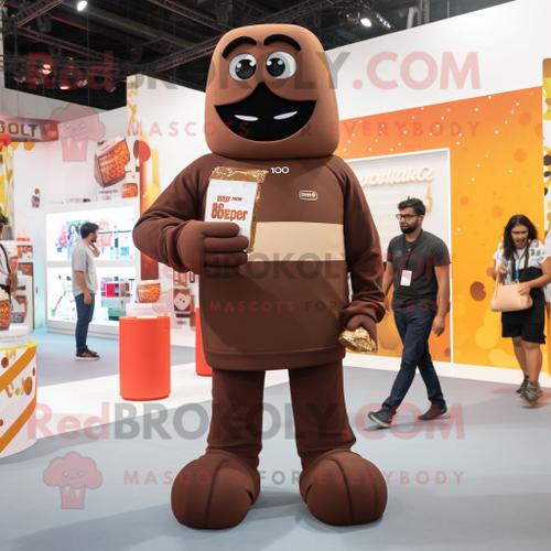 Personnage De Costume De Mascotte Redbrokoly De Barre De Chocolat Marron Habillé D'un T-Shirt Polo Et De Montres Intelligentes