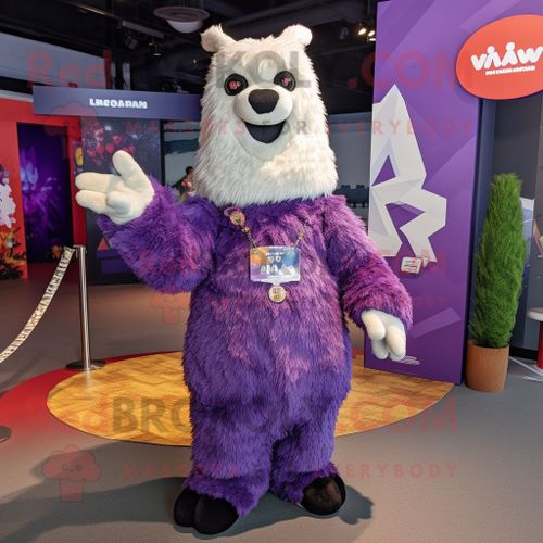 Mascotte Redbrokoly De Personnage De Lama Violet Habillé D'une Combinaison Et De Coussinets Pour Les Pieds