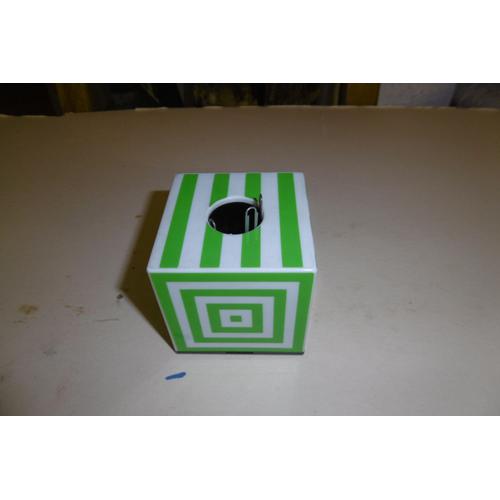 Pot A Trombones Aimante Forme Cube Vert Et Blanc