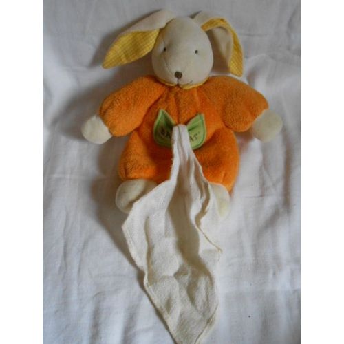 Doudou Lapin Babynat Pour Doudou Et Compagnie Pyjama Orange Babygro Grenouillere Poche Verte Mouchoir Cie Baby Nat Col Vichy Carreau Jaune