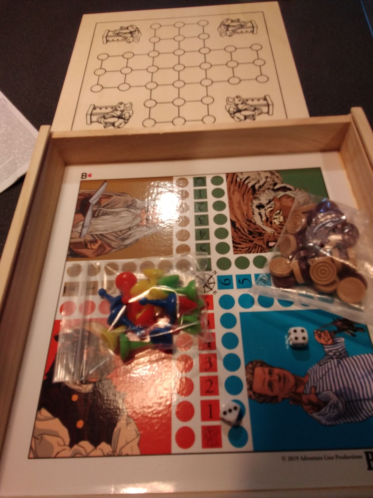 jeu de dadas et jeu de dames en bois