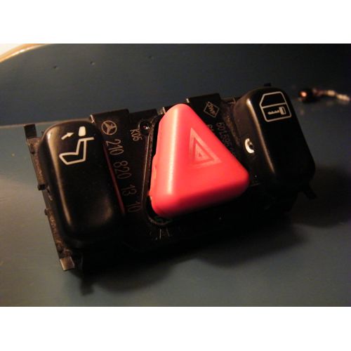 Bouton Interrupteur Warning - Verrouillage - Appui Tête Mercedes W210 Classe E Ref: 2108201310