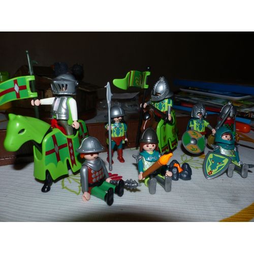 Lot Playmobils Chevaliers Verts En Armes