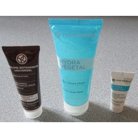 Lot De Produits Yves Rocher : Gelée Exfoliante Éclat Peaux Normales À Mixtes Hydra Végétal (75ml) + Baume Botanique Universel Cheveux Secs Ou Abimés (30ml) + Gel Crème Hydratation Hydra Végétal (7ml) 