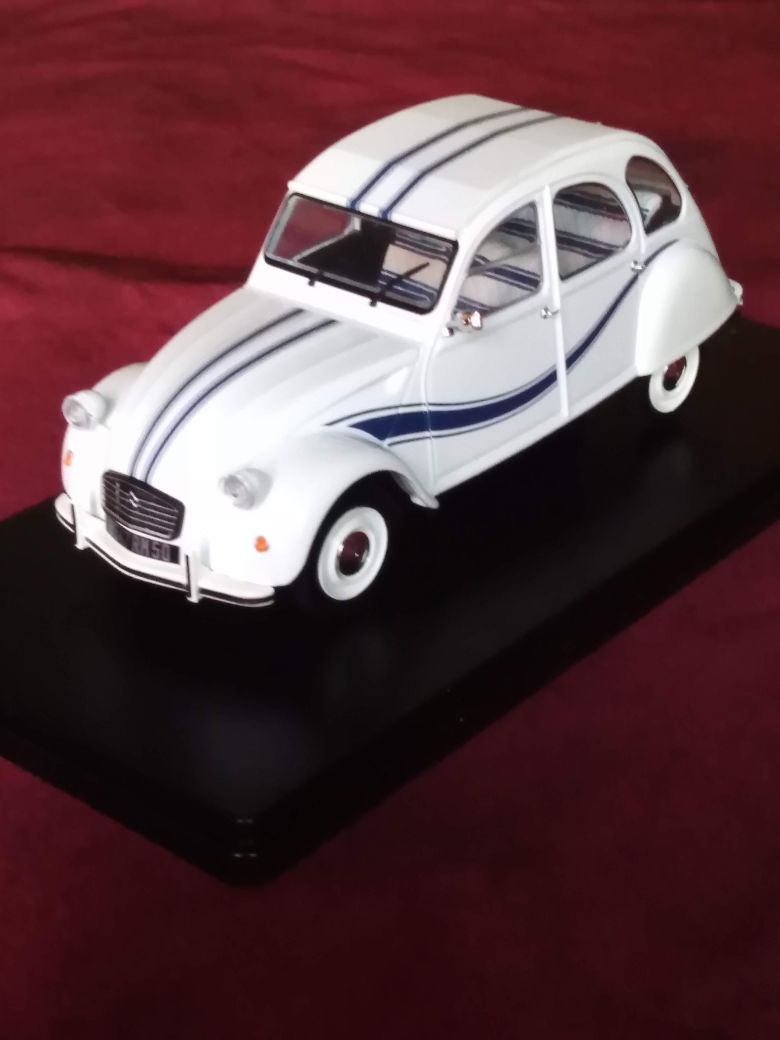 voiture miniature 2cv