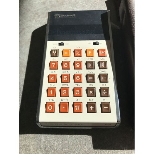 Ancienne calculatrice Rockwell 63R avec sa housse et son livret