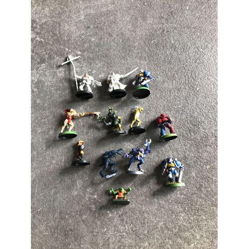 Lot De 11 Petites Figurines Warhammer