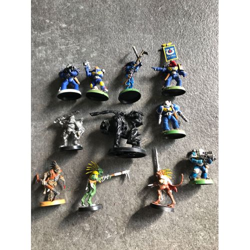 Rare Lot De 11 Petites Figurines Warhammer