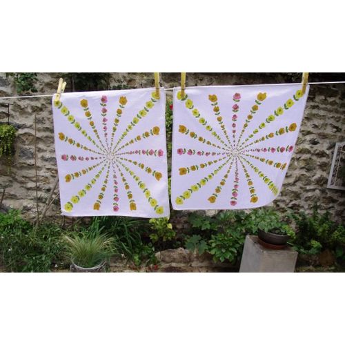 Serviettes De Table Vintages Neuves En Coton Motif Fleurs En Étoiles .Dimensions 39 Cm X 38 Cm