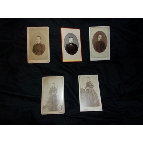 Cinq Portraits Féminins Au Format 13x8cm Réalisés Par Des Photographes De Rodez Vers 1900 Durant La Belle Epoque