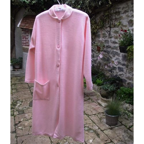 Robe De Chambre Neuve Vintage Couleur Rose Taille 38/40. Composition 100 % Polyester . 1er Lavage Et Repassage Par Mes Soins
