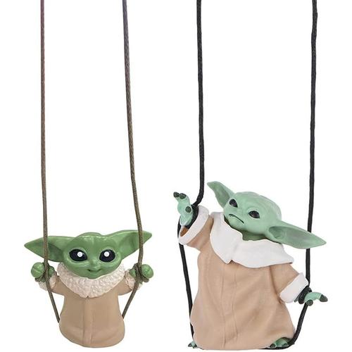 2pcs Baby Yoda Pendentif De Rétroviseur De Voiture Petit Bébé Yoda Accessoires De Voiture Amusants Voiture Décoration De Bande Dessinée Pièces D'auto Décoration De Rétroviseur De Charme De Voiture