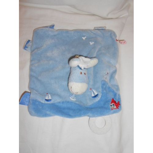Doudou Plat Carre Bateau Poisson Rouge Bleu Ane Cheval Paco Captain Capitaine Marin Anneau Dentition Noukies Noukie's
