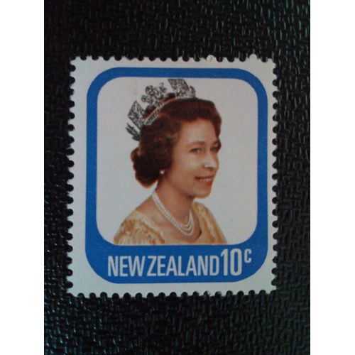 Timbre Nouvelle-Zelande Yt 701 Reine Elizabeth Ii 1977 ( 0031004 )