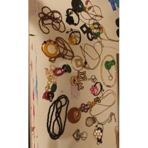 Lot De 17 Bijoux