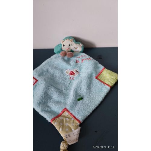 DOUDOU CARRE SOPHIE LA GIRAFE CREME BLEU COINS TISSUS BRODERIE OISEAU
