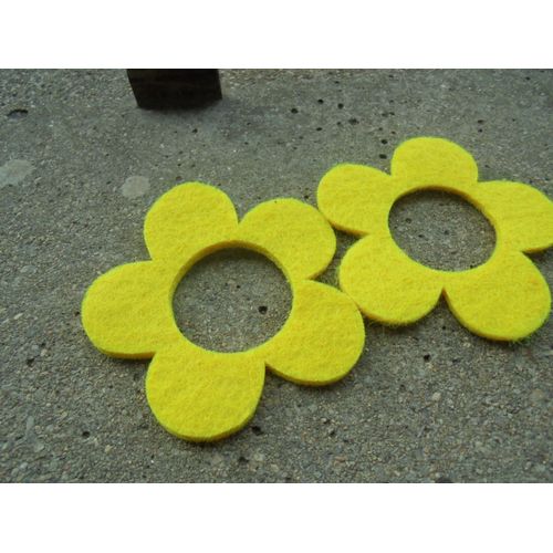 Fleurs En Feutrine