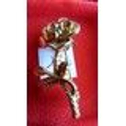 Bijou : Une Broche Représentant Une Rose, En Métal Doré, Plaqué Or ?