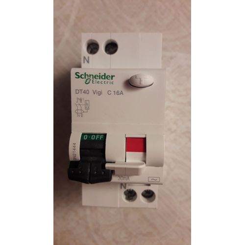 INTERRUPTEUR DIFFÉRENTIEL SCHNEIDER RÉF: A9N21444 16A 30Ma 1P+N-C16