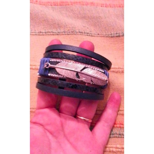Bracelet Marine Plume Argentée Et Strass Translucides .