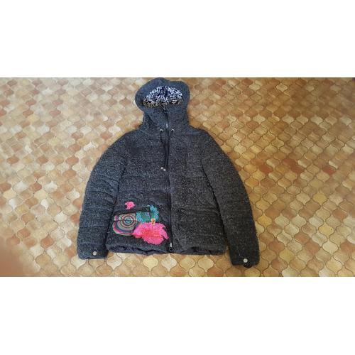 Blouson Femme Doublé Noir Avec Capuche Motif Feuilles Et Fleurs Desigual Taille 40 Ou M