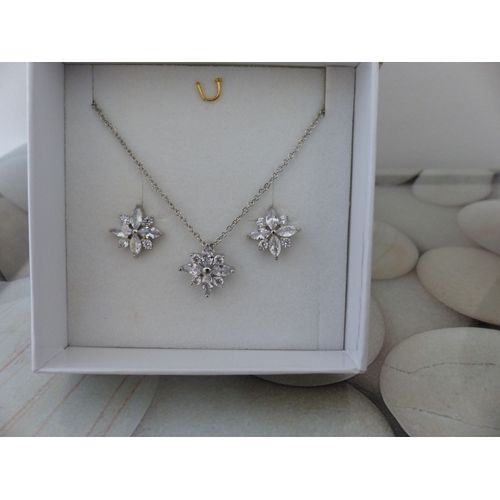 Parure Collier Et Boucles D'oreilles Flocon De Neige