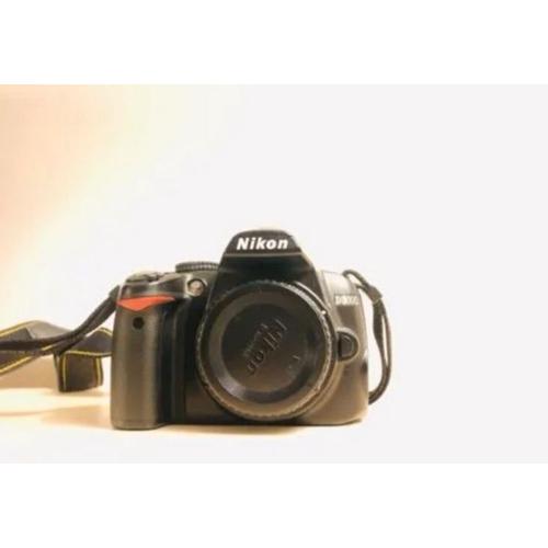 Nikon D3000 reflex 10.2 mpix + Objectif AF-S DX Nikkor 18-55 mm