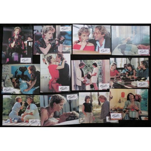 Signé Charlotte : Jeu De 12 Photos D'exploitation Cinématographique - Format 21,5x27 Cm - De Caroline Huppert Avec Isabelle Huppert, Niels Arestrup, Christine Pascal, Roland Blanche - 1985