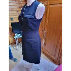 Très Jolie Robe Bleu Marine Avec Ouverture Sur Le Devant Avec Une Fermeture Éclaire Tout Le Long. Sans Manche - Taille 36 - Marque Hm - 3 Poches Sur Le Devant - Très Bon État - Jamais Porté