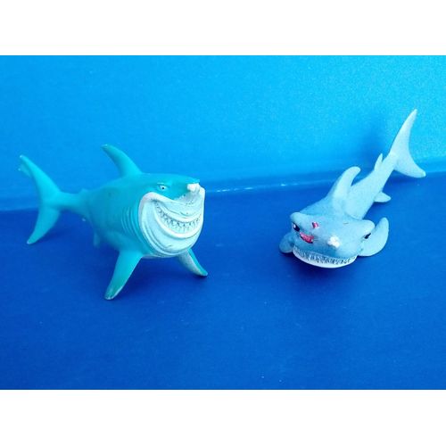 2 Figurines Requin Disney