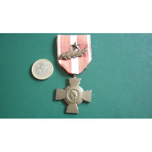 Medaille / Croix De La Valeur Militaire