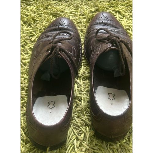 Superbes Chaussures Derbies Bally Pointure 44 Couleur Marron Tout Cuir