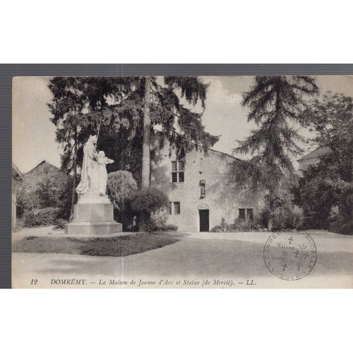 Carte Postale De Domrémy (Vosges) La Maison De Jeanne D' Arc Et La Statue (Réf.12)