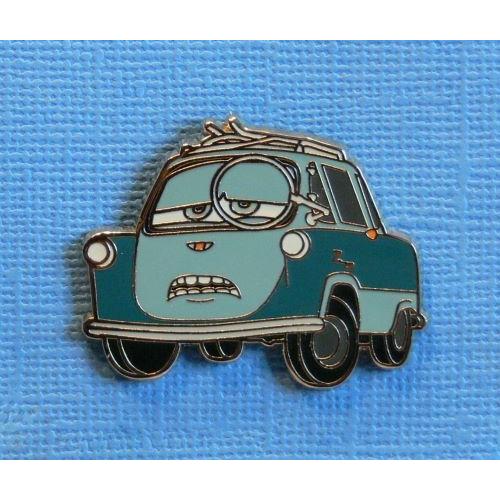 17624 // 1 Pin's : Disneycarsmania Personnage " Professeur Zundap " Film Cars Disney- Pixar . (© Disneypixar)