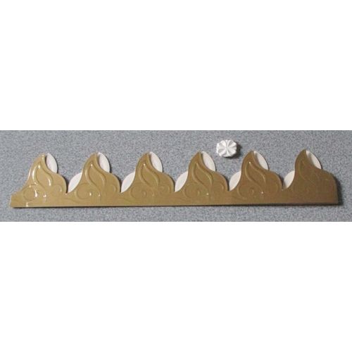 Couronne Des Rois Classique Et Dorée-Motif Grandes Fleurs De Lys Style Flamme Avec Une Petite Fève Plastique Ronde 1 Face À Facettes 1 Face Quadrillée