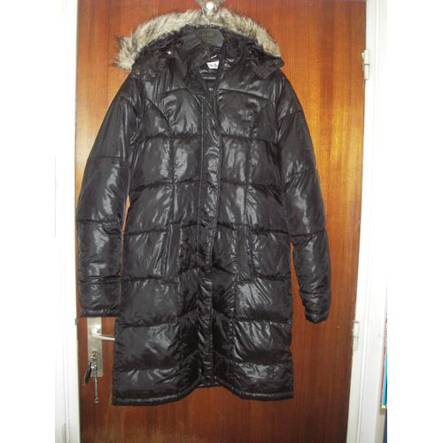 Doudoune À Capuche Pressionnée Bord Fourrure John Baner Jean Wear, Taille 42, Coloris Noir, Surpiquée Carrés, Fermeture Par Zip Et Pressions,2 Poches En Biais À L'avant,100% Polyamide.