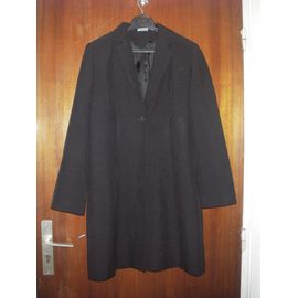 Veste Col V Style Tailleur De Marque 3 Suisses, Taille 44, Coloris Noir, Fermeture 1 Bouton, Entièrement Doublée, 100% Polyester, Dimensions: Longueur 90 Cm, Tour De Poitrine 100 Cm.