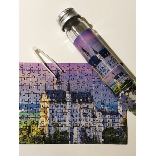 Micro Puzzle En Tube Avec Pince - 150 Pièces - 10 X 15 Cm / Vue Du Château De Neuschwanstein, Allemagne - Belle Au Bois Dormant