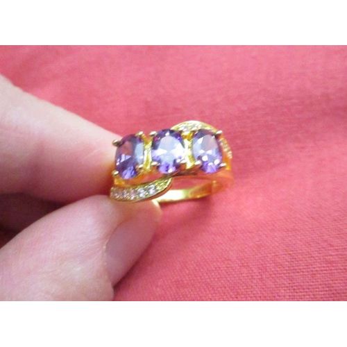 Bague Dorée Plaqué Or Poinçon, Avec 3 Pierres Cristal Violet Et Strass, T. 57,5 Ou T. 58 Juste - Bien Lire