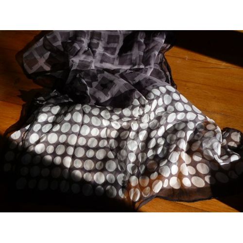 Carré En Polyester Noir Et Gris À Dessins Géométriques