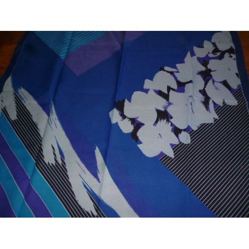 Foulard Carré Bleu Foncé Et Fleurs Bleu Clair Marque Lady De Guilhem