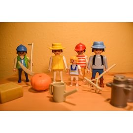 Figurines Playmobil « La Famille Paysanne »