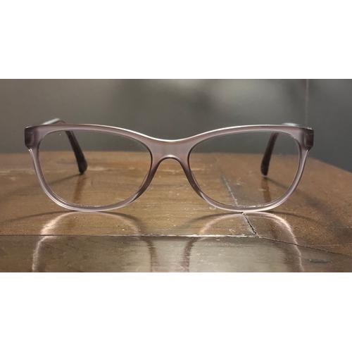 Monture Lunettes De Vue Chanel En Plastique Rose Poudré Branches Matelassées Et Initiales Côtés En Plastique Avec Embouts Branches En Métal Réf 1533 54016 135 