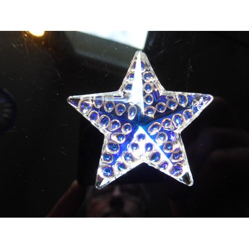Pendentif Étoile En Cristal Strass Transparent Aux Reflets Bleu, Rose Et Violet. 4.3 Cm. Lot 2458