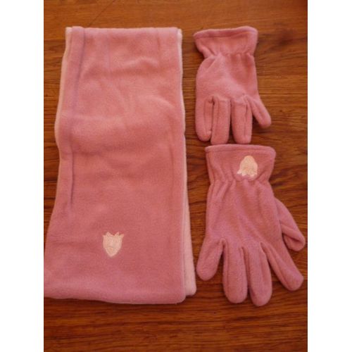 Echarpe Et Paire De Gants Roses 100% Polyester.Un Motif Brodé.Marque Claire D'orane