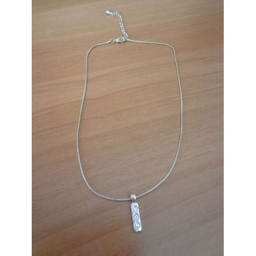 Chaine Avec Un Pendentif